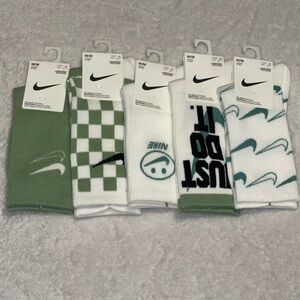Nike Men’s Crew Socks Pack - Olive Green & White Mixed Designs